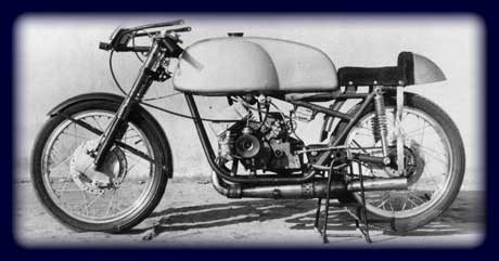 1961年スズキRT61(125cc・空冷2ストローク2気筒・ロータリーバルブ)