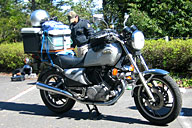 旅支度を終えたXV750Eかわぐち号。通勤快速であり、日常の買い物の足であり、出張料理人の快速ツアラーでもある。 旅支度を終えたXV750Eかわぐち号。通勤快速であり、日常の買い物の足であり、出張料理人の快速ツアラーでもある。