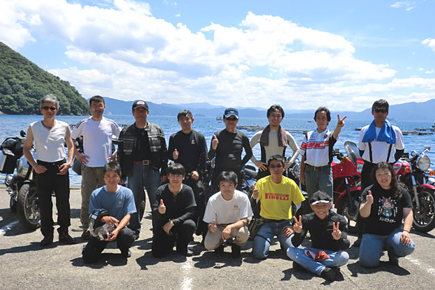 全行程参加者10名+途中合流4名の合計14名。3月の“意識して海を避けた”ルートとは異なり、海辺の景色を堪能。 全行程参加者10名+途中合流4名の合計14名。3月の“意識して海を避けた”ルートとは異なり、海辺の景色を堪能。