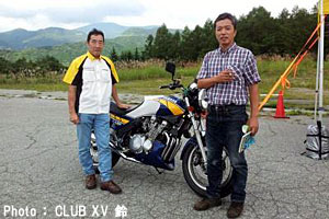 Hollyさんとは、2009年のCLUB XVのオフミ以来、久しぶりの再会。彼のXJ900もまた10万kmを突破したツワモノである。 Hollyさんとは、2009年のCLUB XVのオフミ以来、久しぶりの再会。彼のXJ900もまた10万kmを突破したツワモノである。